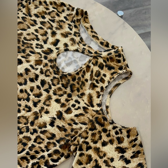 Women’s, Leopard Print, Cutout, Top. - Picture 6 of 12